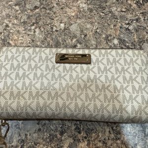 Micheal Kors wallet